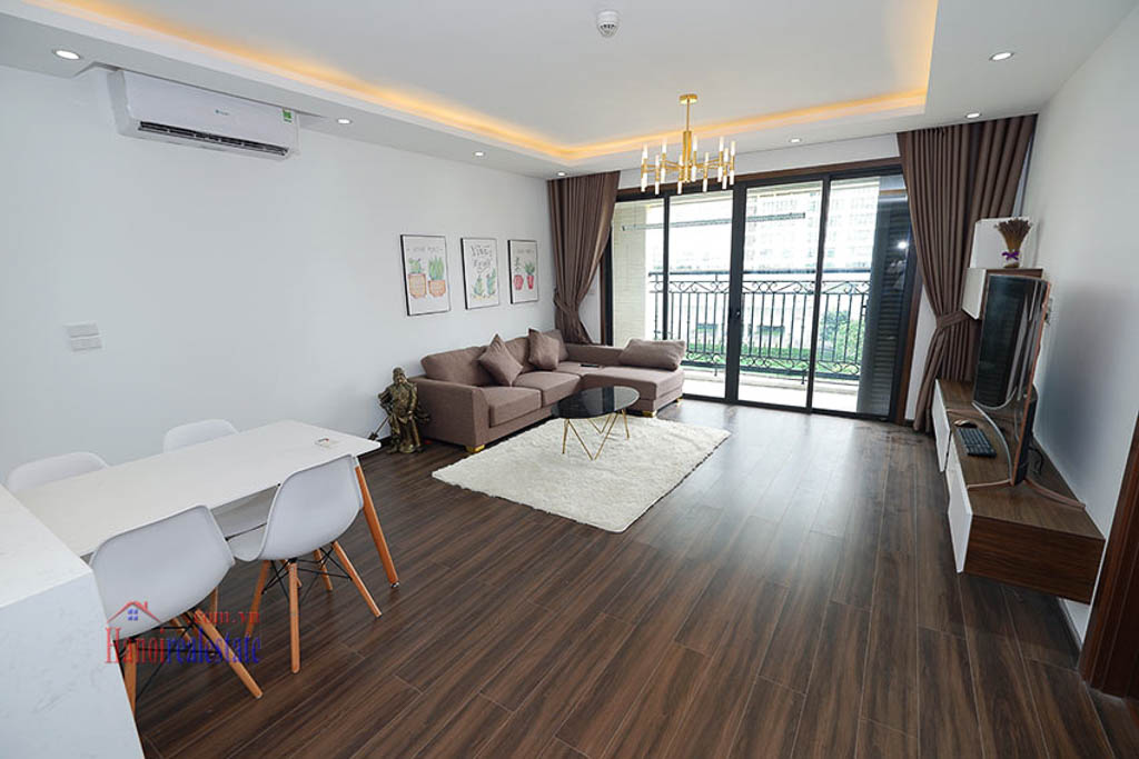 Giá bán D'. Le Roi Soleil bao nhiêu? Có cao không?